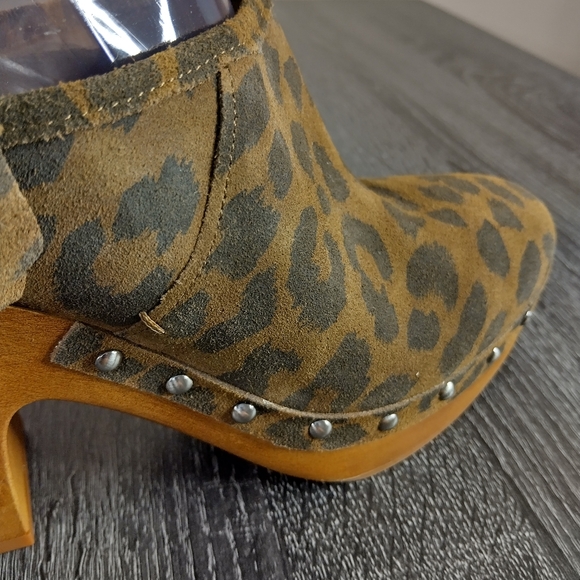 Leopard Print Platform Clogs - Picture 6 of 13